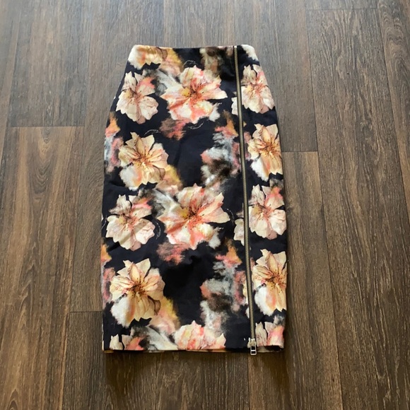 Vatanika Floral Skirt - Picture 2 of 6